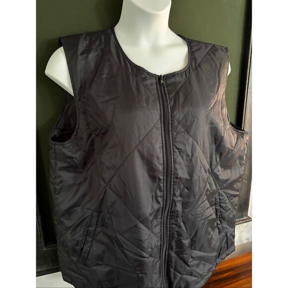 Socialite Black Vest - Picture 15 of 16